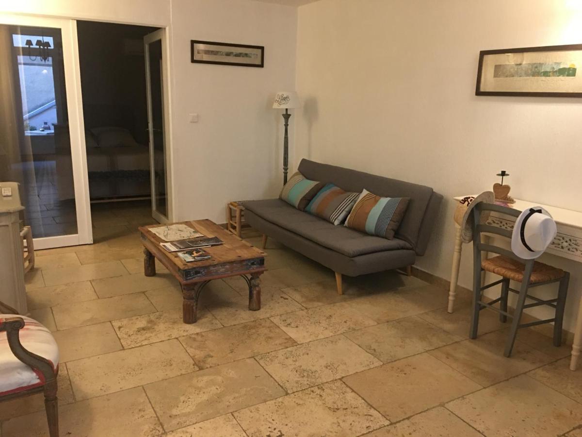 Apartamento Un Coin De Luberon LʼIsle-sur-la-Sorgue Exterior foto