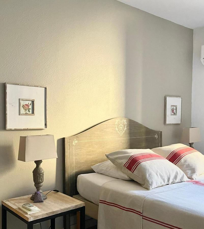 Apartamento Un Coin De Luberon LʼIsle-sur-la-Sorgue Exterior foto