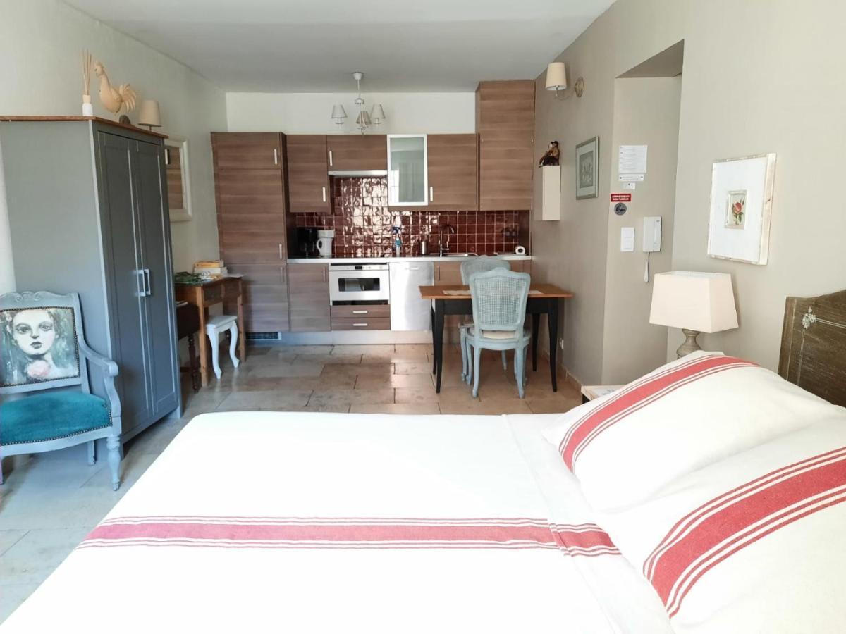 Apartamento Un Coin De Luberon LʼIsle-sur-la-Sorgue Exterior foto