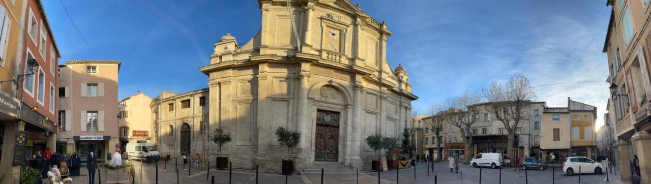Apartamento Un Coin De Luberon LʼIsle-sur-la-Sorgue Exterior foto