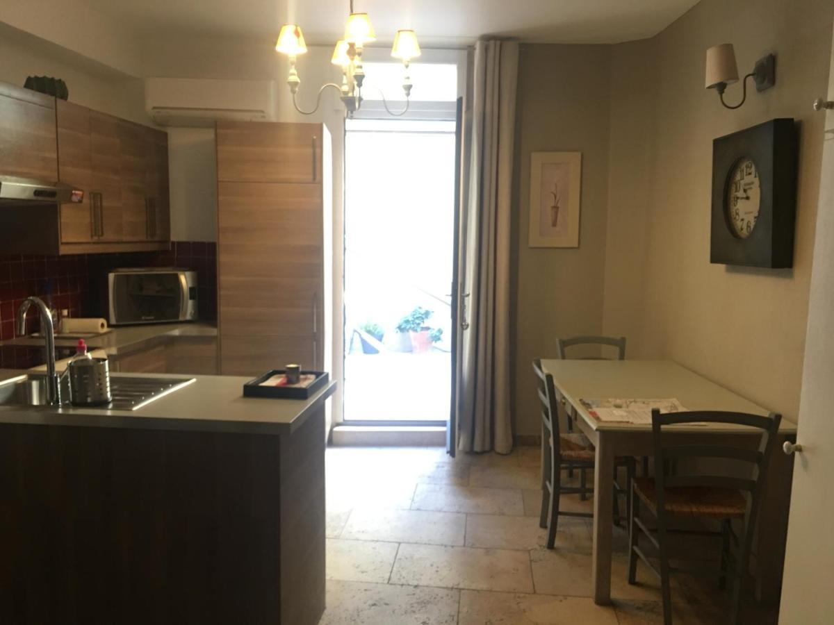 Apartamento Un Coin De Luberon LʼIsle-sur-la-Sorgue Exterior foto