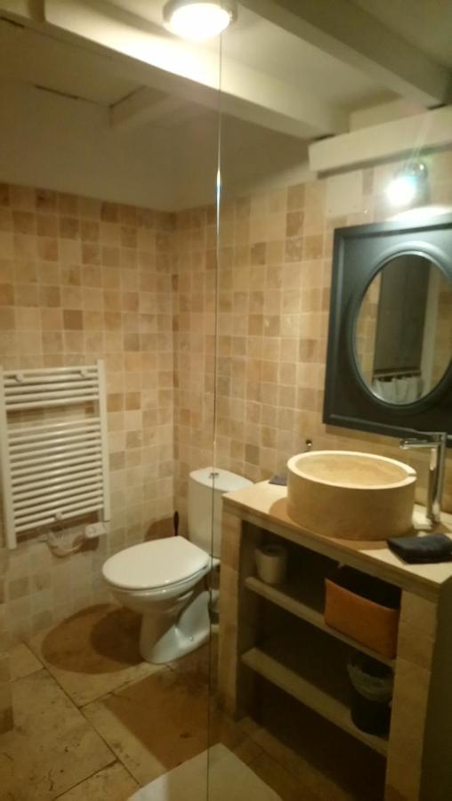 Apartamento Un Coin De Luberon LʼIsle-sur-la-Sorgue Exterior foto