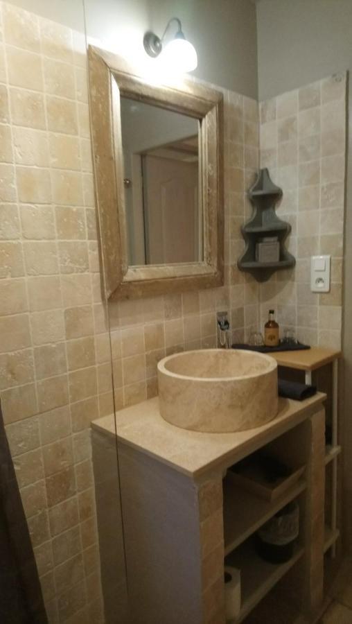 Apartamento Un Coin De Luberon LʼIsle-sur-la-Sorgue Exterior foto